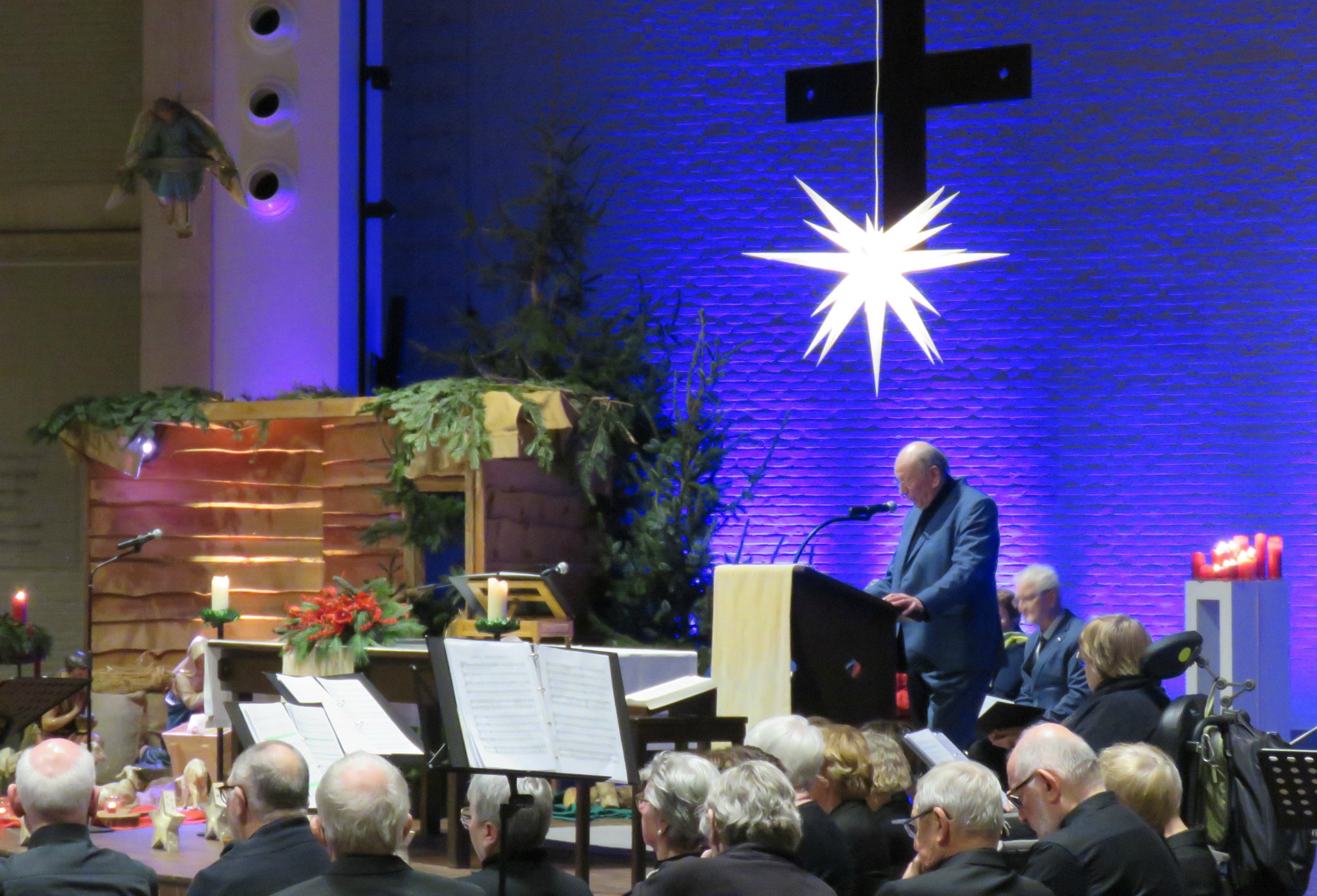 Remy Van Looveren spreekt de kerstwens uit vanuit het parochieteam De Verrekijker